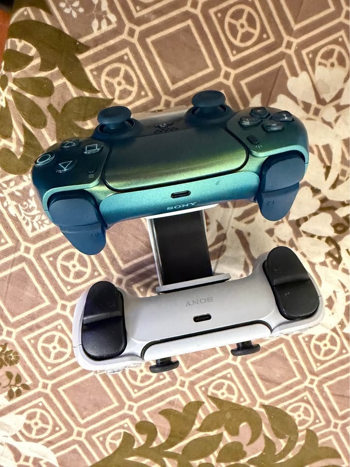 PS5 Controllers and Charging Dock - photo 3