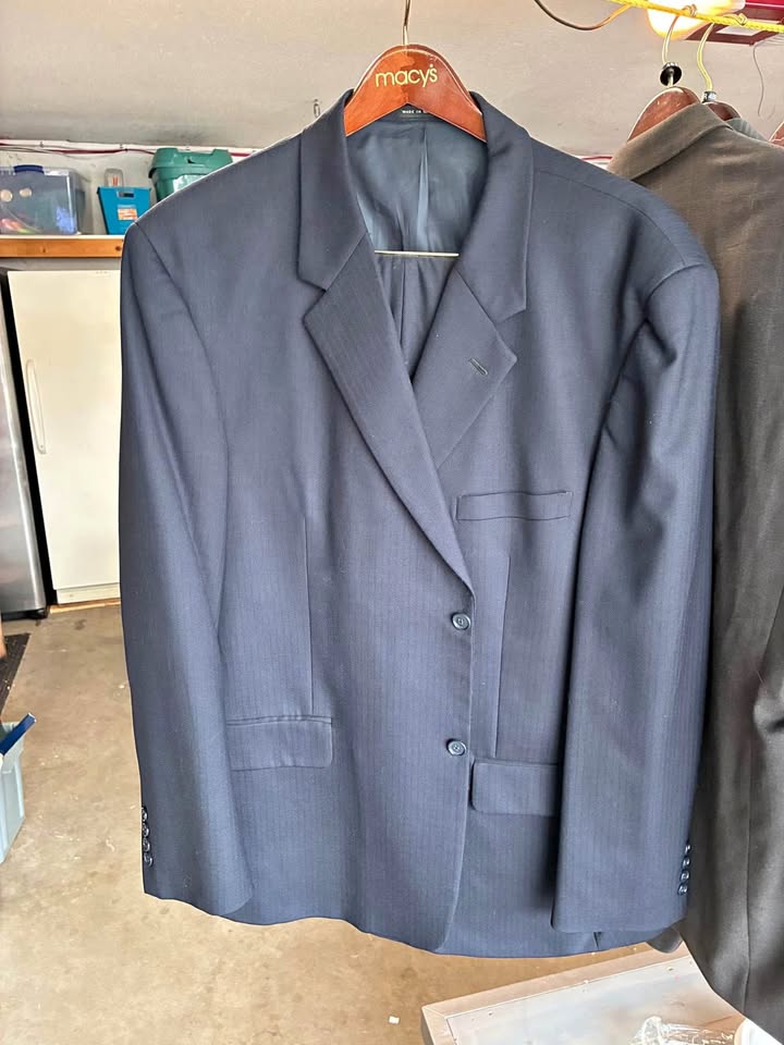 Men’s 2 piece suits - various colours 🥕