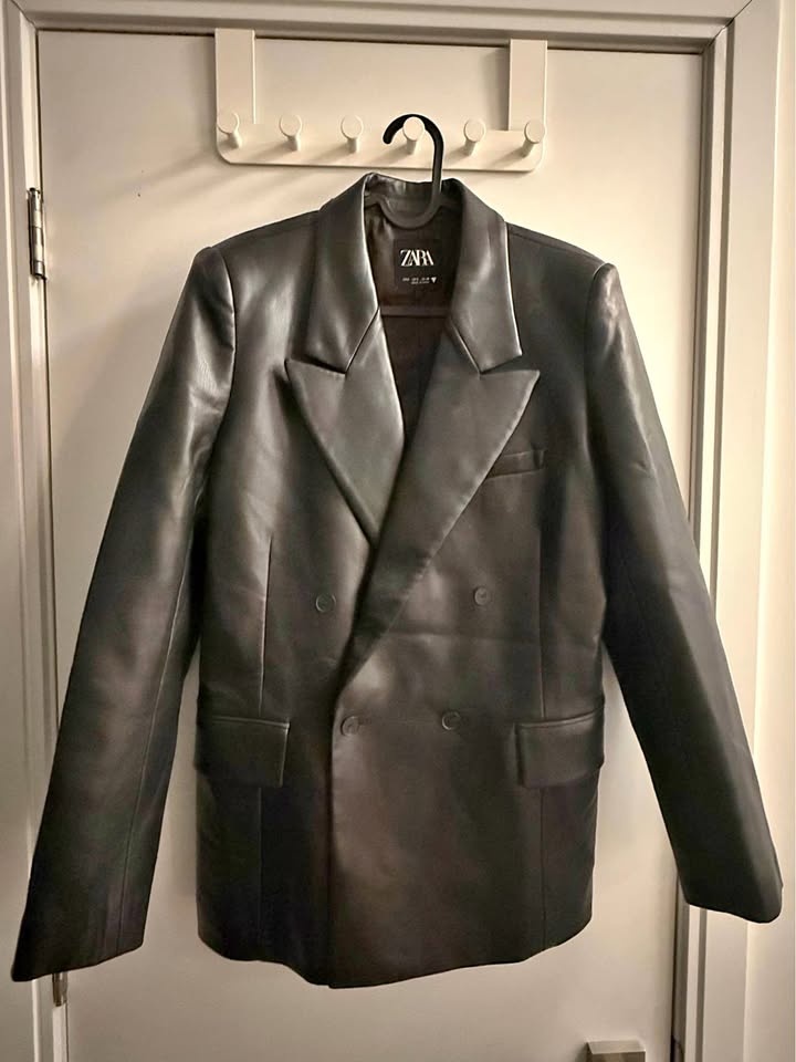 ZARA Black Faux Leather Blazer Size L