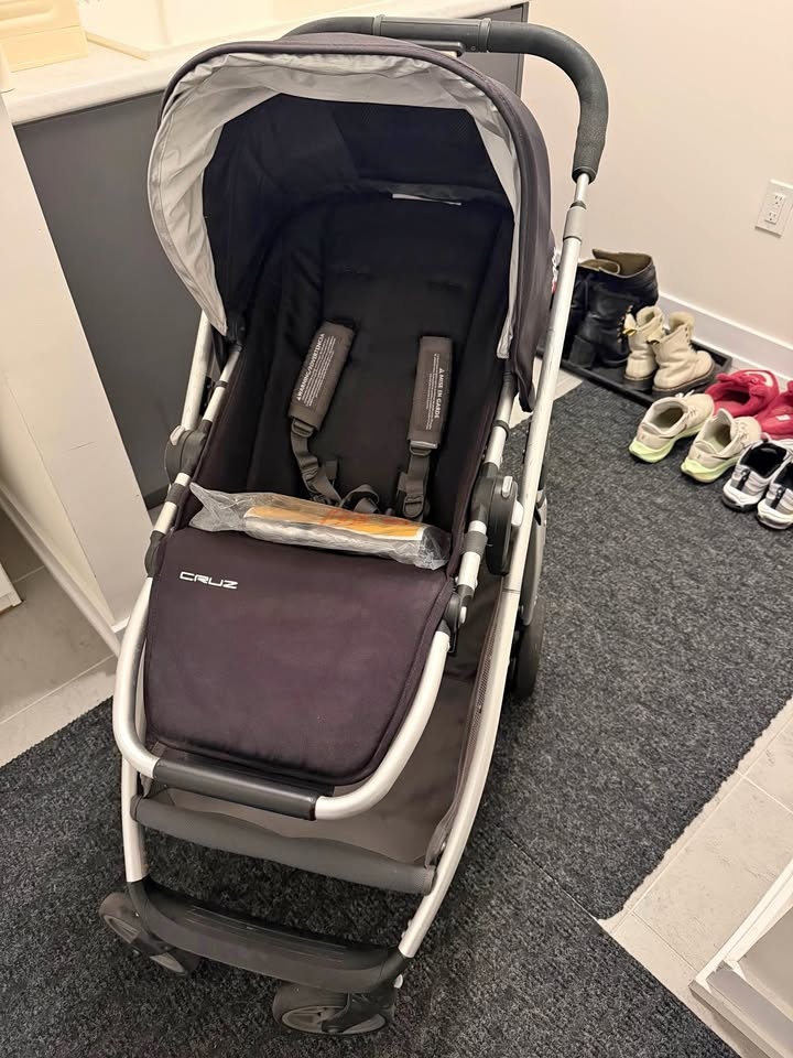 Uppababy Cruz Stroller with Rain Cover