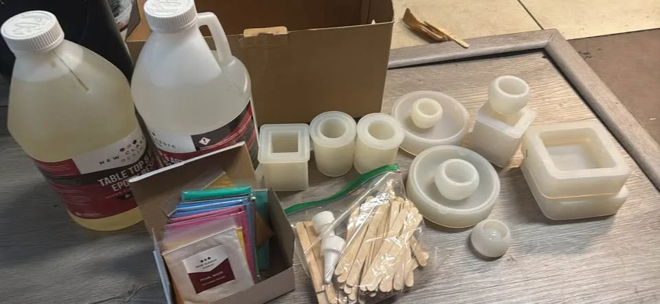 Epoxy resin kit includes molds and pigments Brand new image indicator(4)