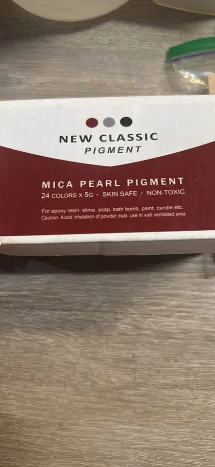 Epoxy resin kit includes molds and pigments Brand new image indicator(5)