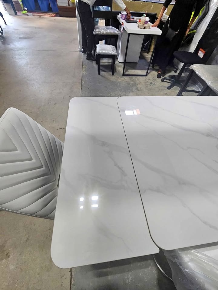 Extendable Dining Table