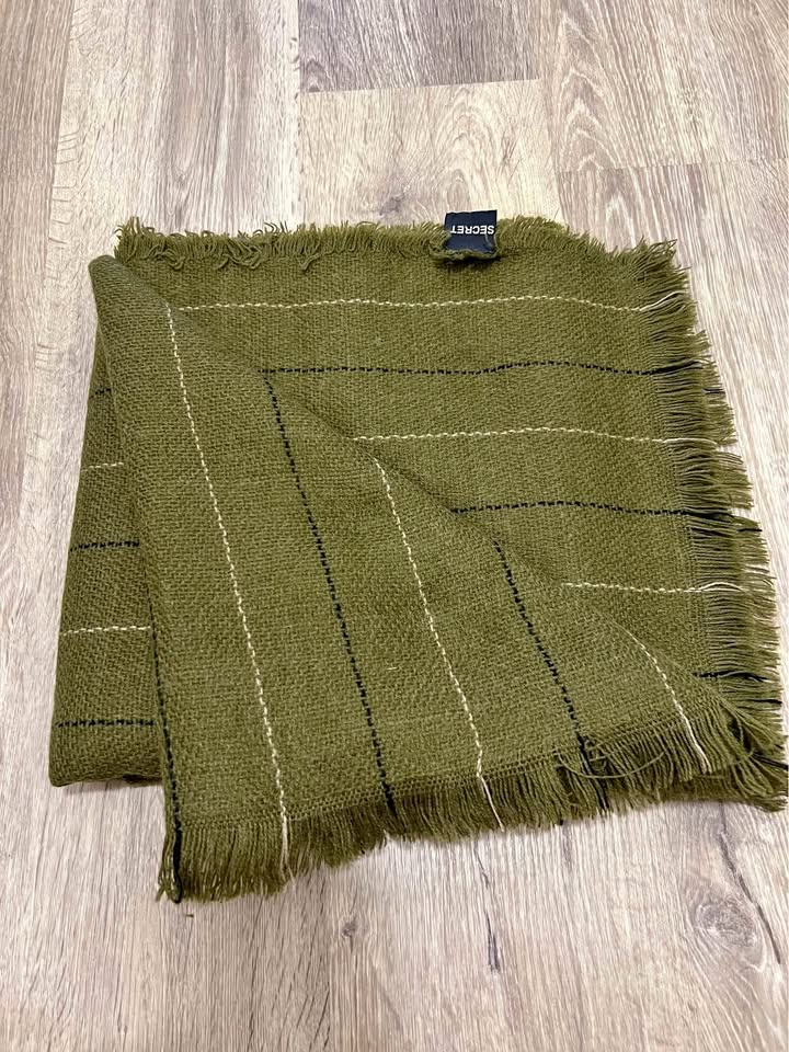 Women's scarves & wraps