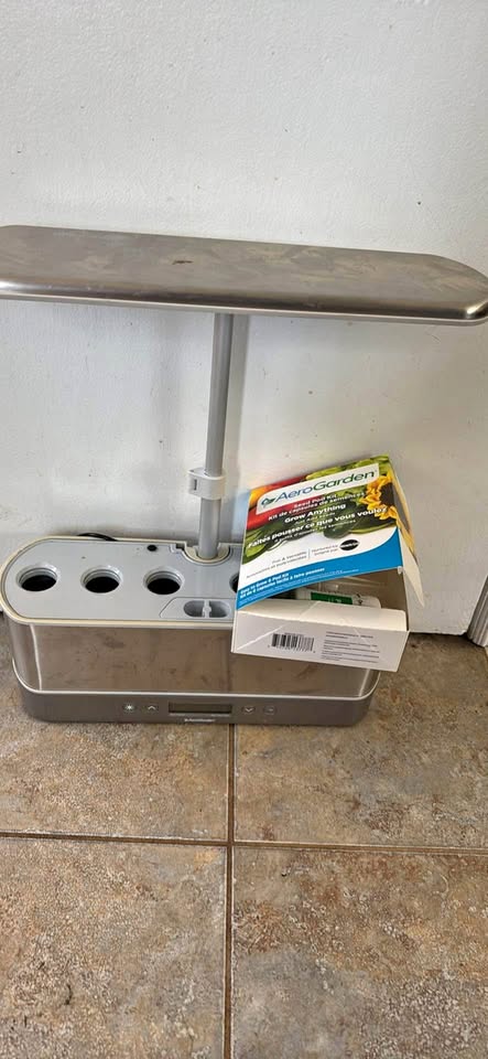 AeroGarden 6 pod hydroponic grow system