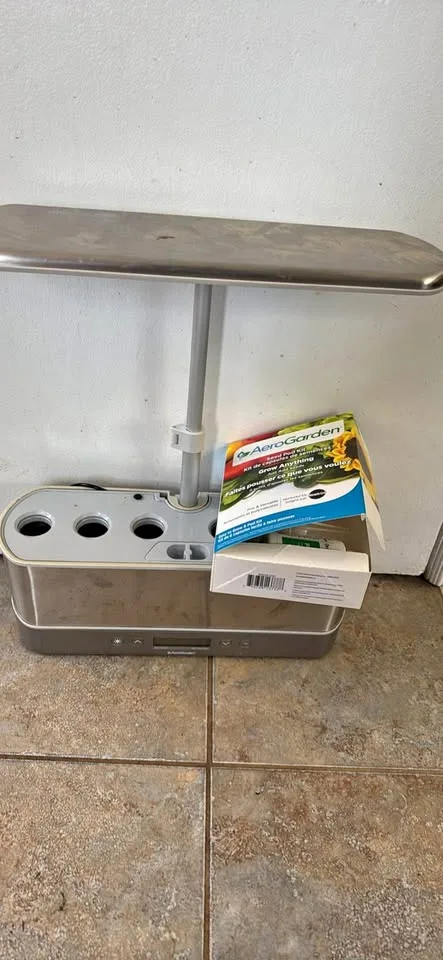 AeroGarden 6 pod hydroponic grow system thumbnail