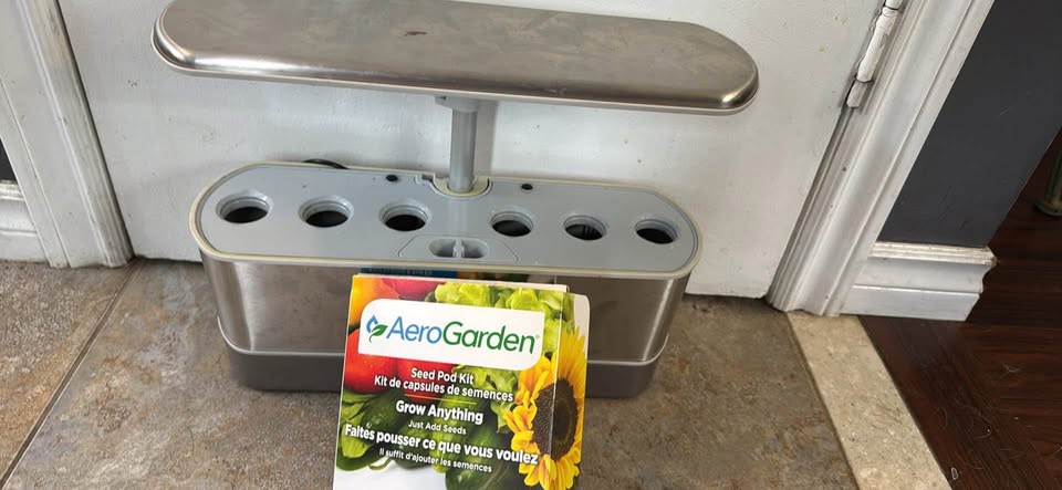 AeroGarden 6 pod hydroponic grow system - photo 2