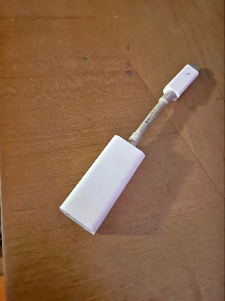 Apple Ethernet to Thunderbolt 2 Adapter