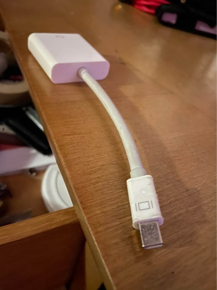 Apple VGA to Thunderbolt 2 Adapter - photo 2
