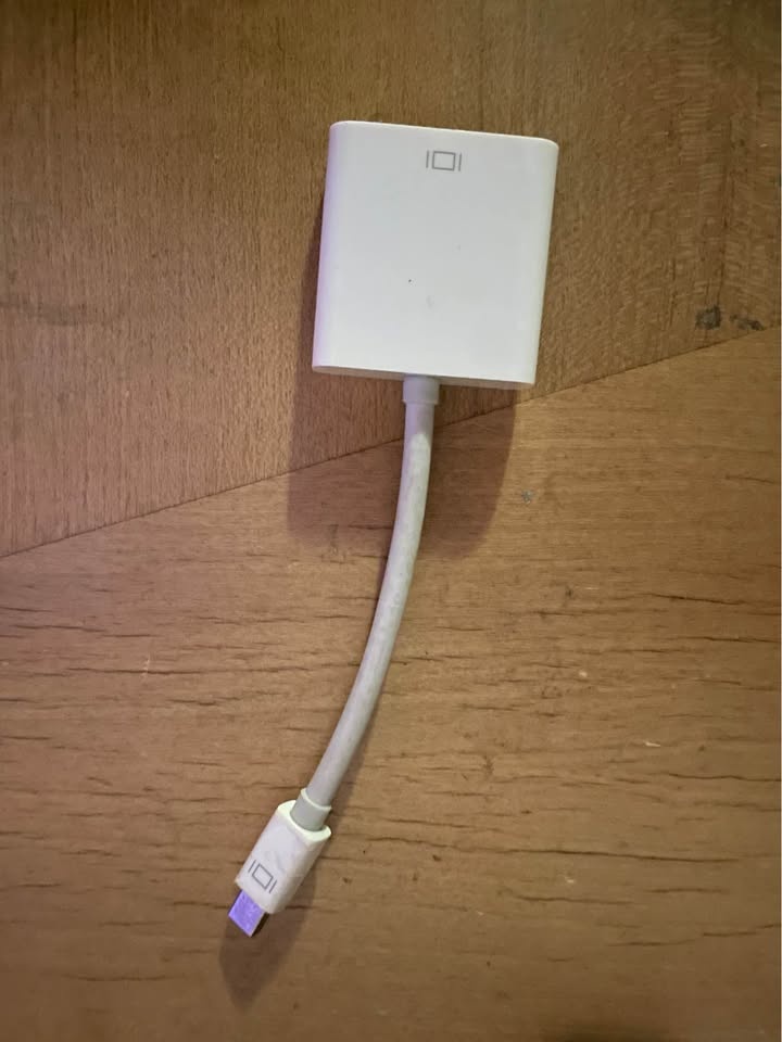 Apple VGA to Thunderbolt 2 Adapter - photo 4