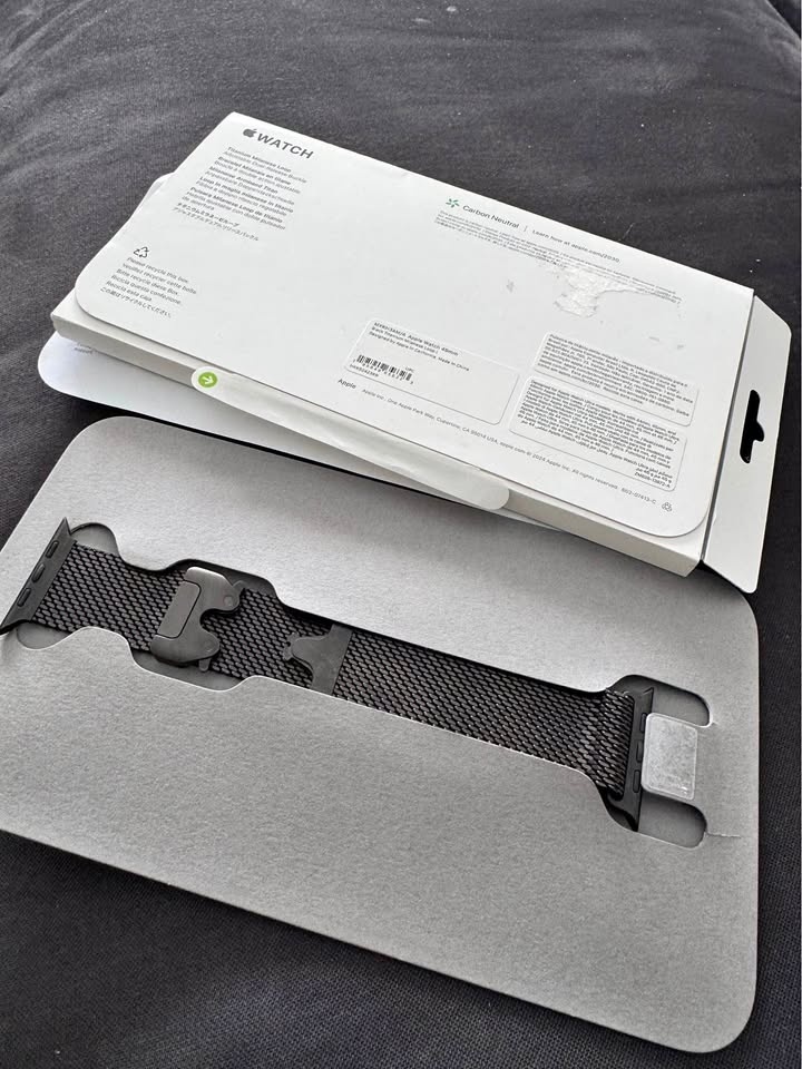 Apple Watch Ultra 49mm Titanium Milanese Loop Band