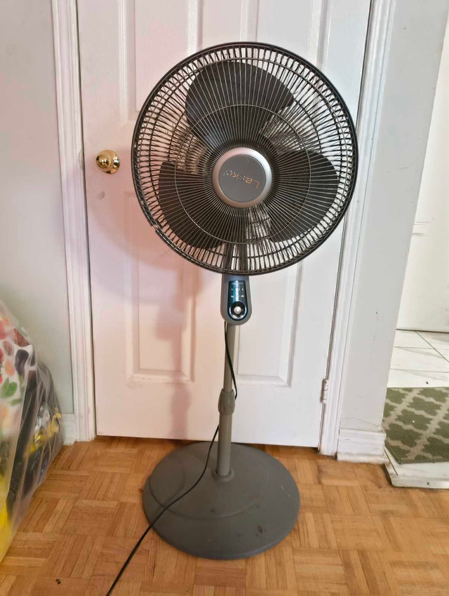 1 Grey Lasko & 2 White Pelonis Table Fans - $10 Each - photo 3