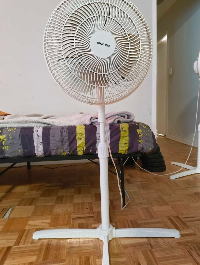 1 Grey Lasko & 2 White Pelonis Table Fans - $10 Each - photo 4