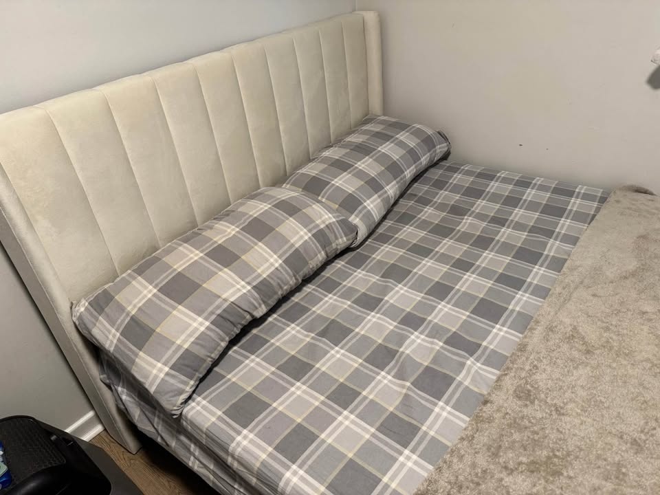 Queen Bed with Queen Mattress - photo 3