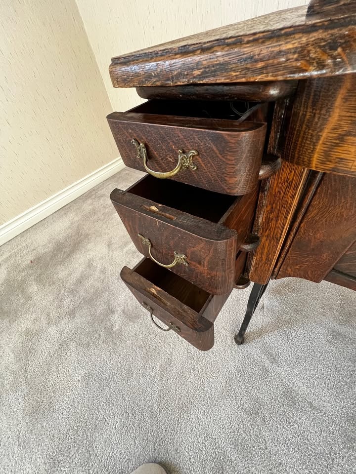 Antique Sewing Machine & Cabinet - 1941 - photo 5