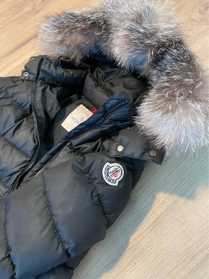 Kids Moncler size 8yrs - photo 2