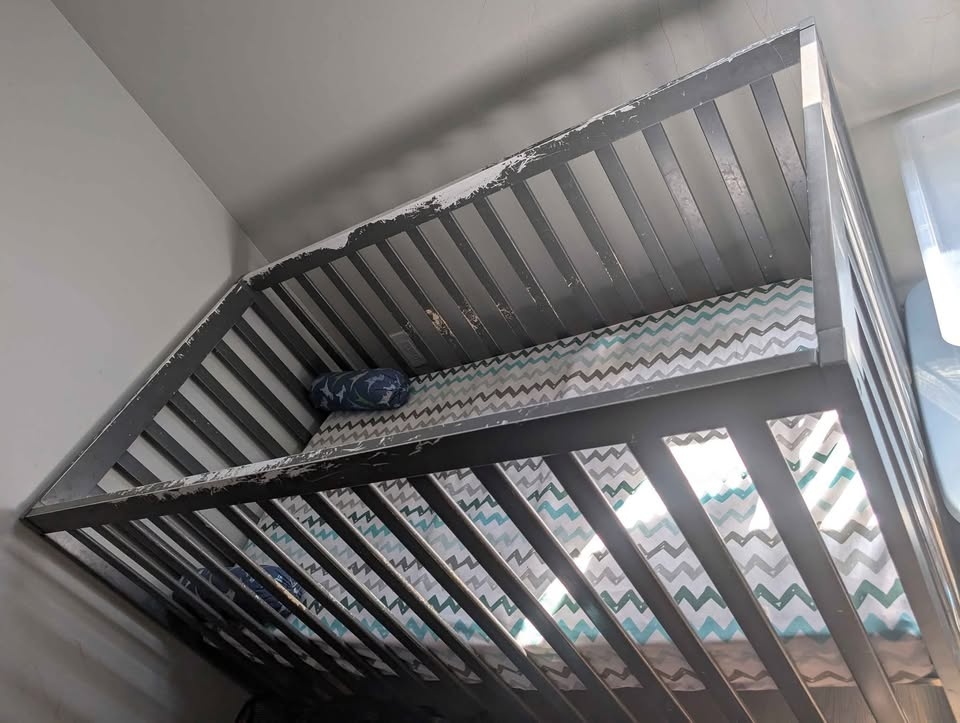 Toddler Crib with Mattress - photo 2