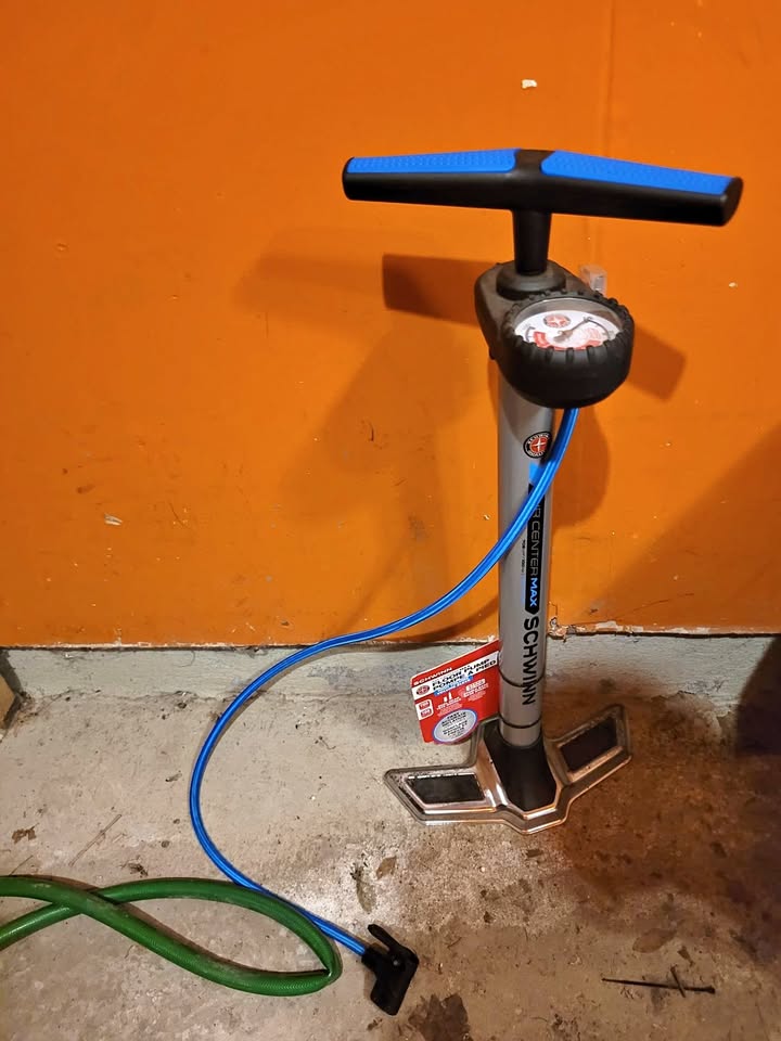 Schwinn Floor Bike Pump w/Gauge, 120 PSI