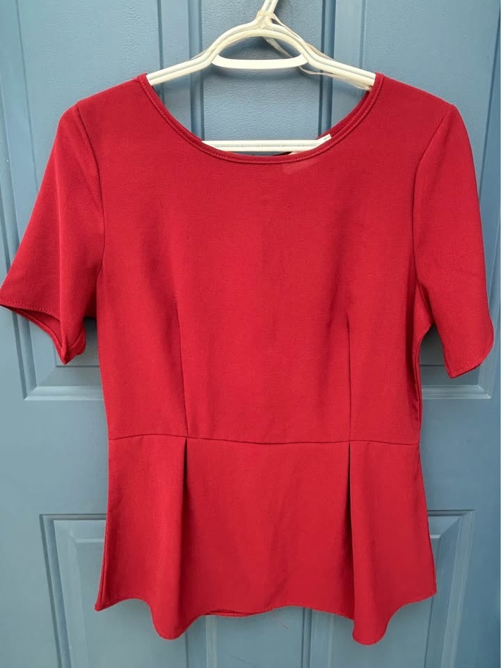 Elegant Red Button-Back Blouse – Size M - photo 2