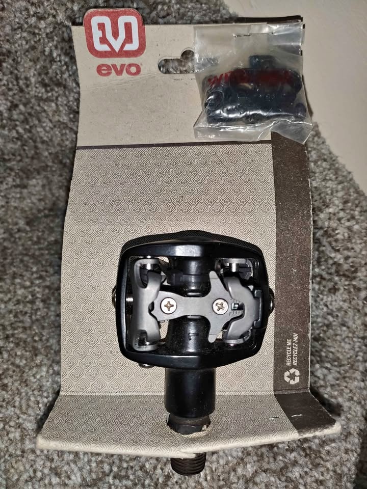 EVO Escape CR-MO Clip-In Bike Pedals (SPD Compatible) - New