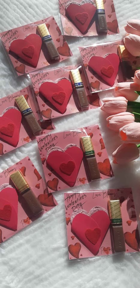 Valentine Day small gift - 2 plantable paper hearts and tiny cho - photo 3