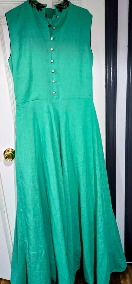 Brand new party gown ! Never worn ! - photo 3