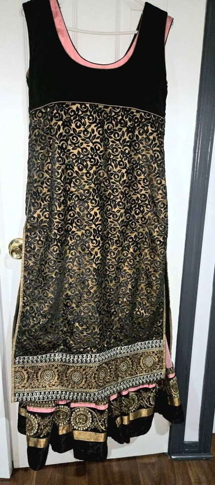 Pink and velvet black/gold Indian style dress set - photo 2