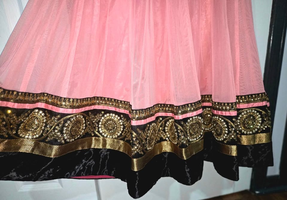 Pink and velvet black/gold Indian style dress set - photo 3