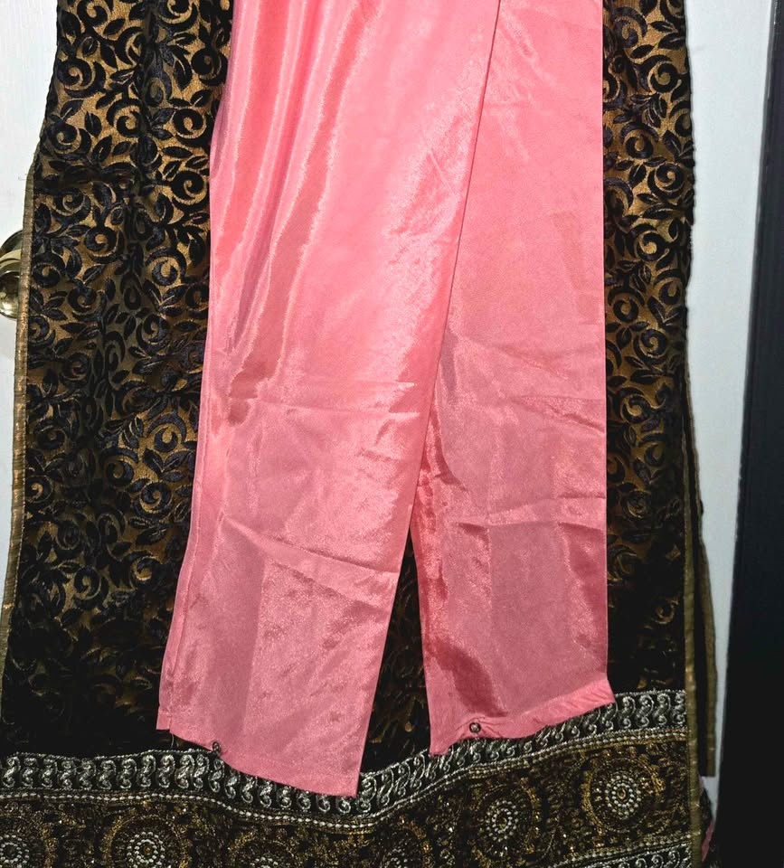 Pink and velvet black/gold Indian style dress set - photo 4