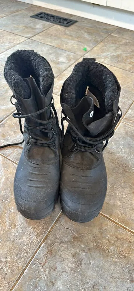 Boots snow size 9 thumbnail