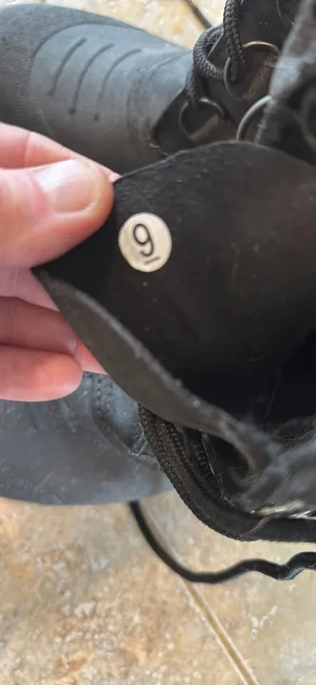 Boots snow size 9 image indicator(2)