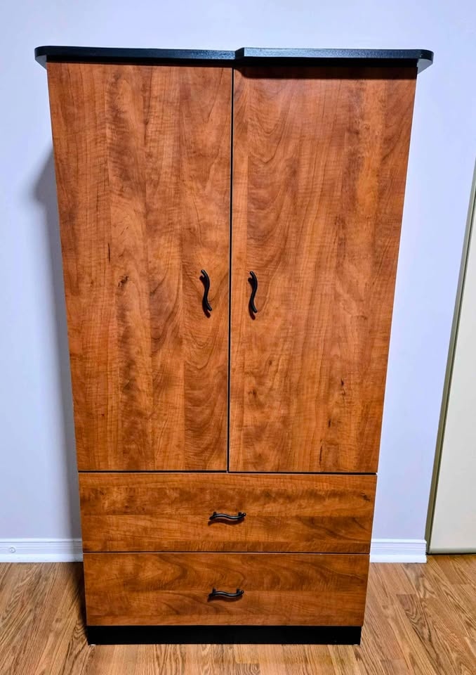 Queen Platform Bedroom Set - Wood w/ Black Accents - photo 3