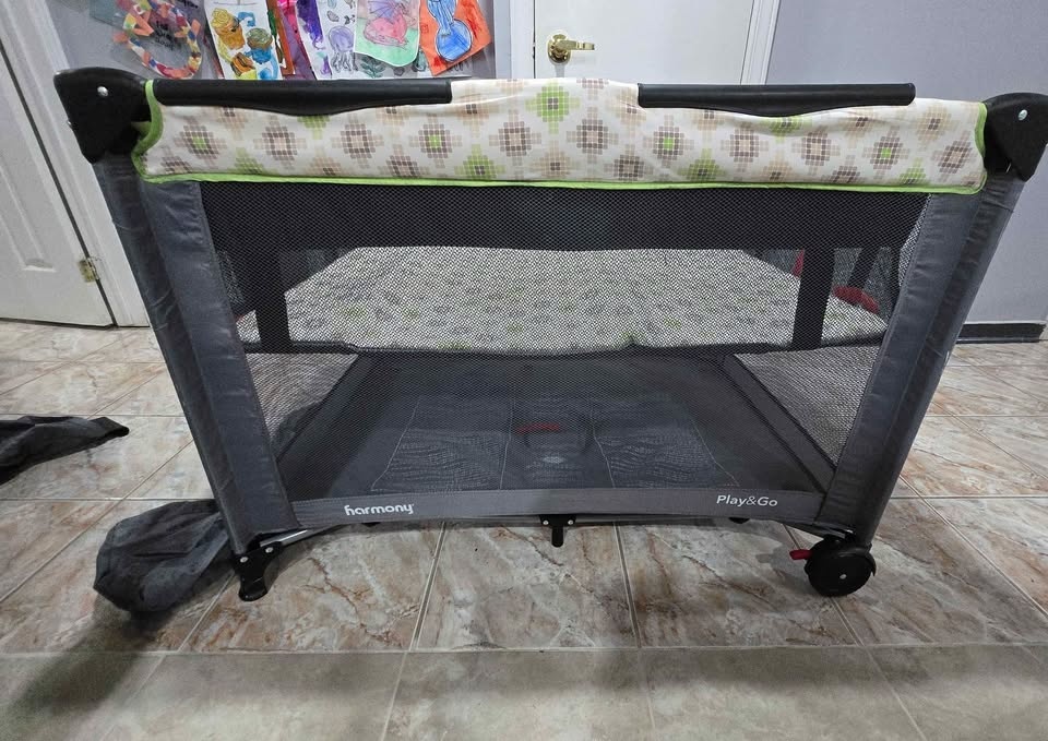 Harmony Play&Go Pack n Play with extra insert - photo 2