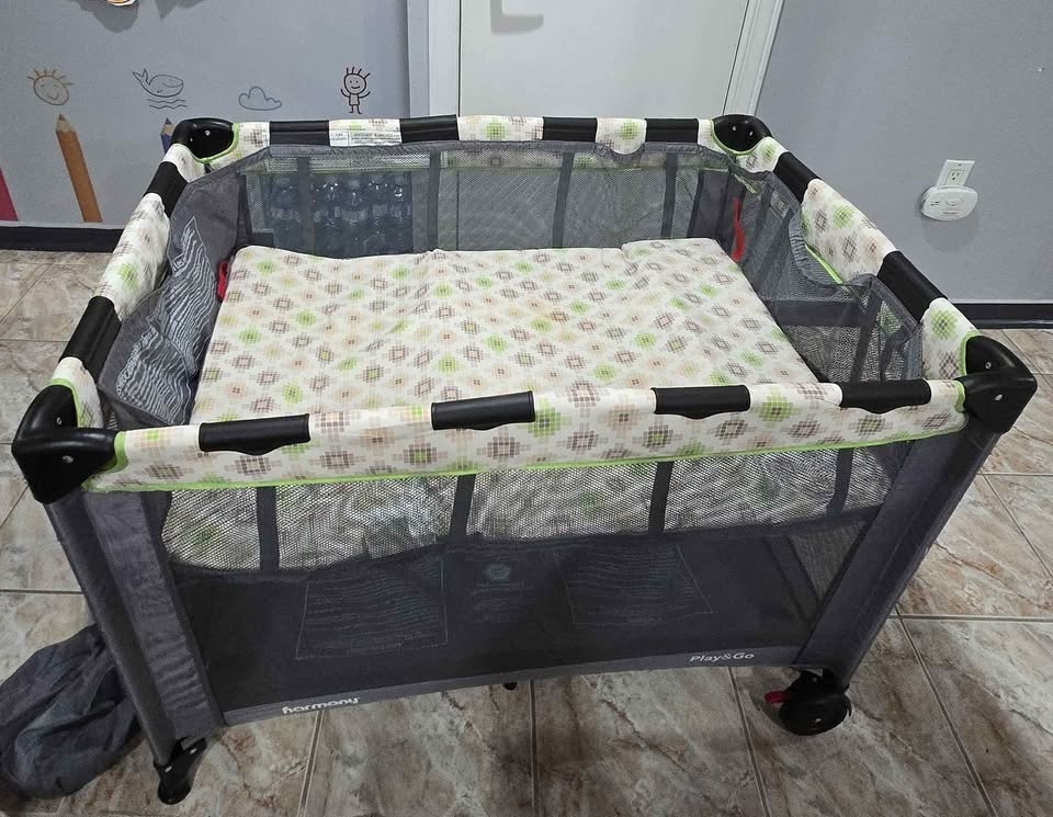 Harmony Play&Go Pack n Play with extra insert - photo 3