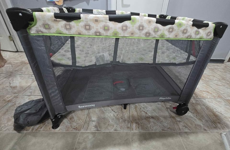 Harmony Play&Go Pack n Play with extra insert - photo 4