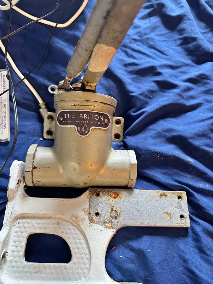 Antique door closer "The Briton"