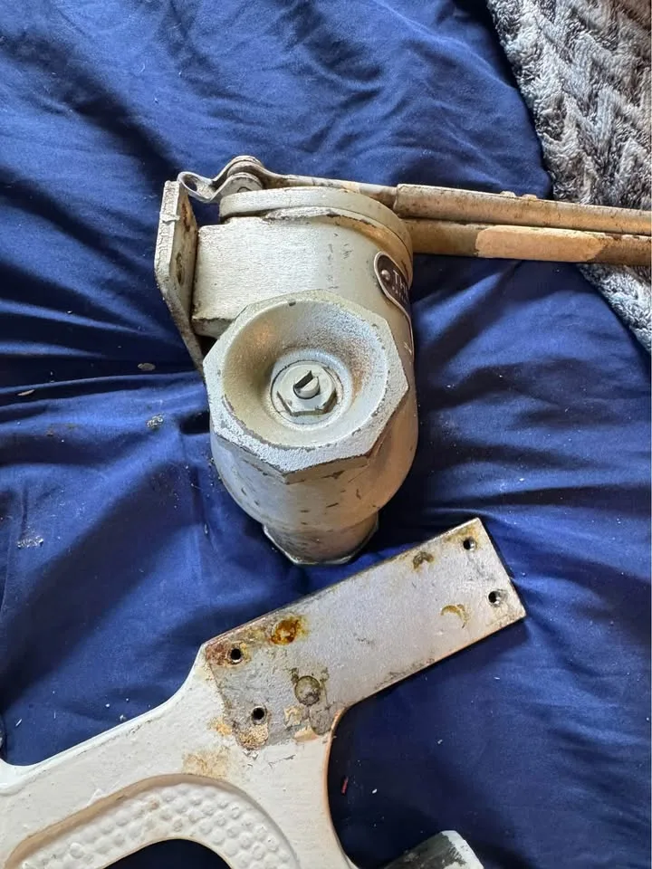 Antique door closer "The Briton" image indicator(2)