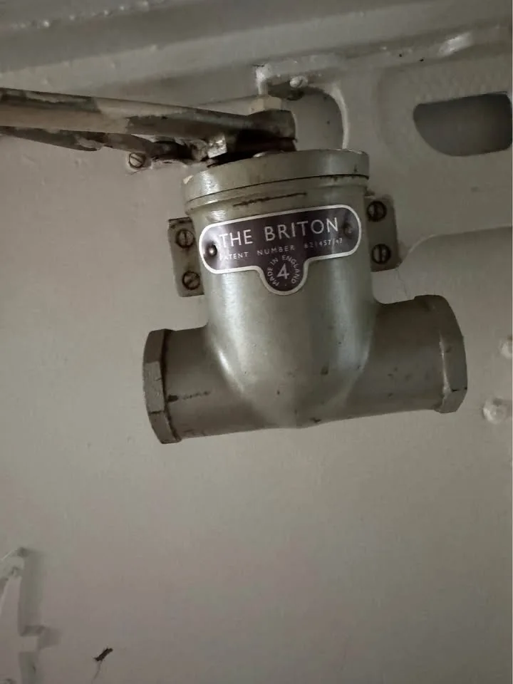 Antique door closer "The Briton" image indicator(3)