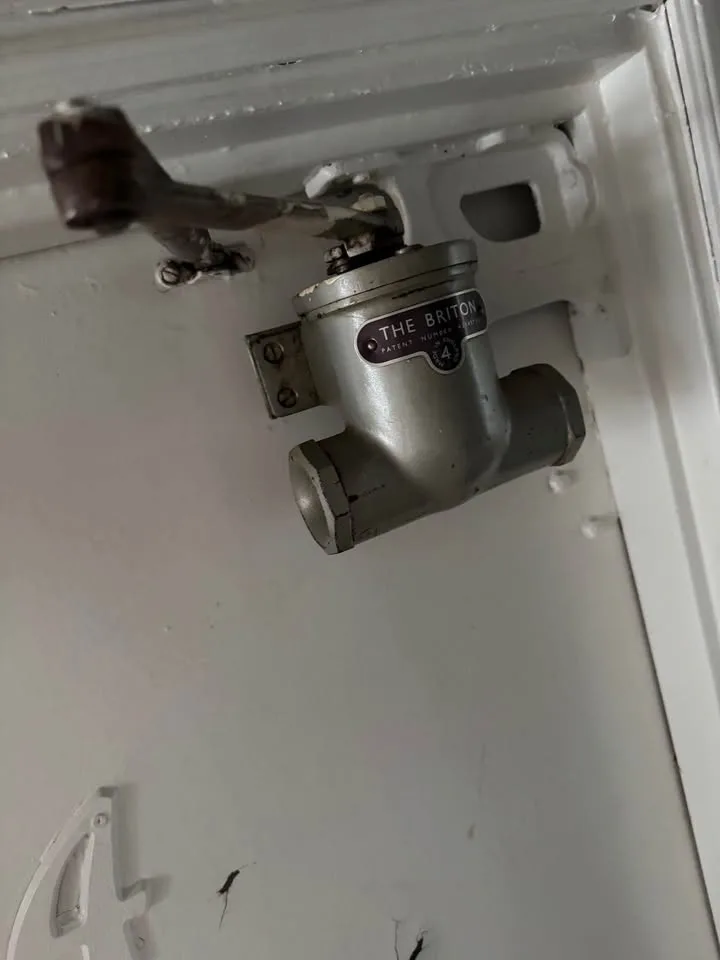 Antique door closer "The Briton" image indicator(4)