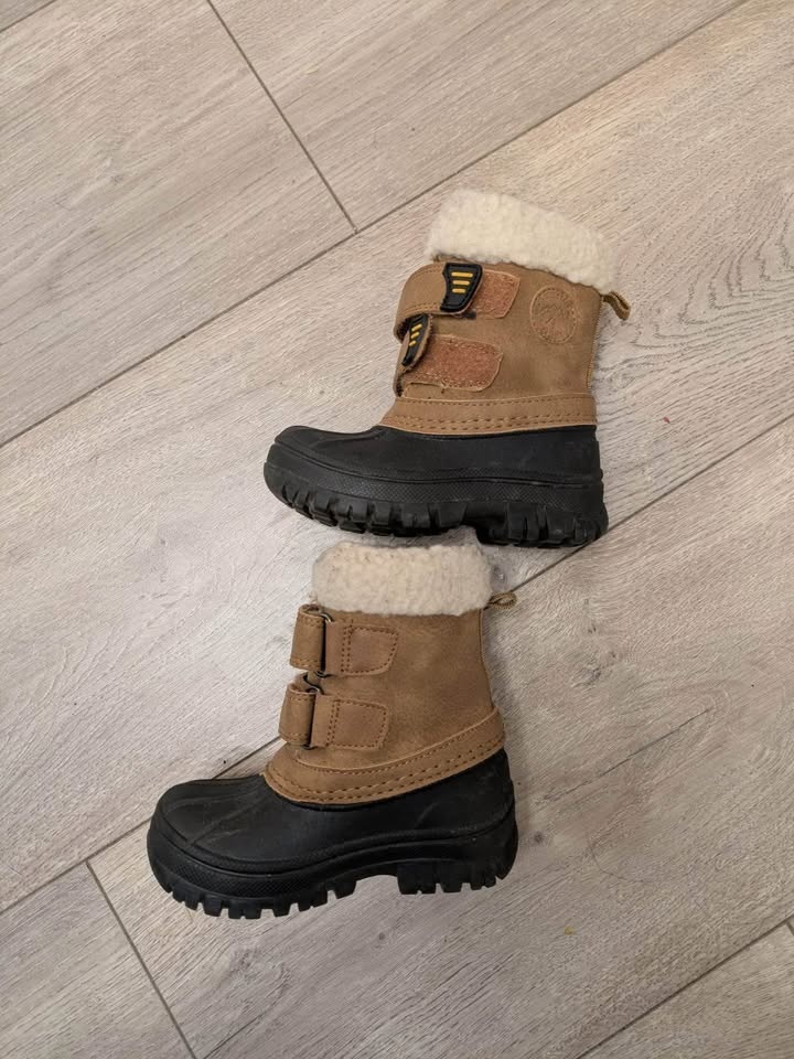 Joe Fresh Toddler Boots Size 5 (Great Condition) - photo 2