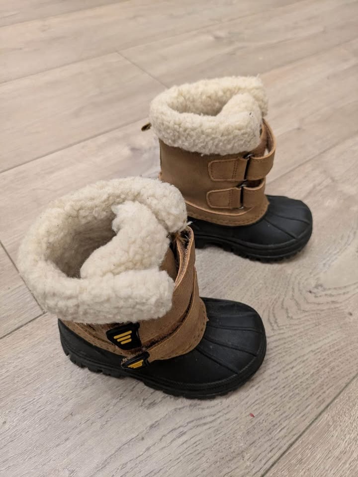Joe Fresh Toddler Boots Size 5 (Great Condition) - photo 5