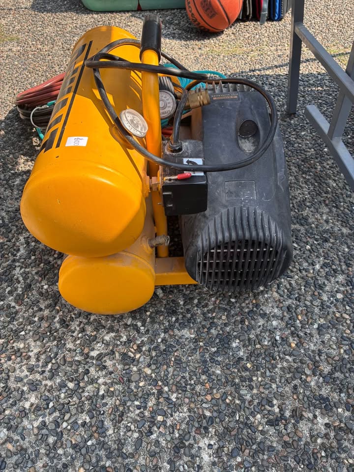 Dewalt Compressor 🥕 - photo 2