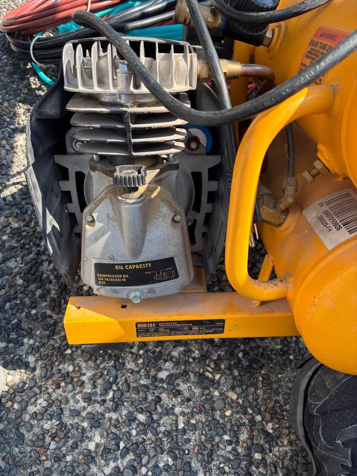 Dewalt Compressor 🥕 - photo 3