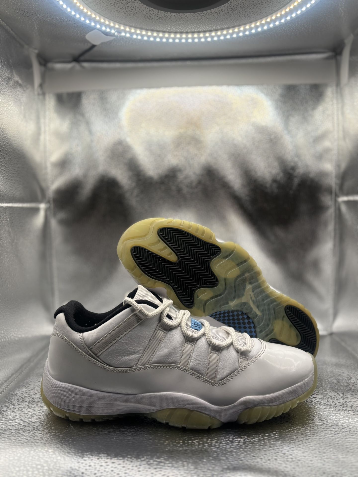 Air Jordan 11 Low Legend Blue
