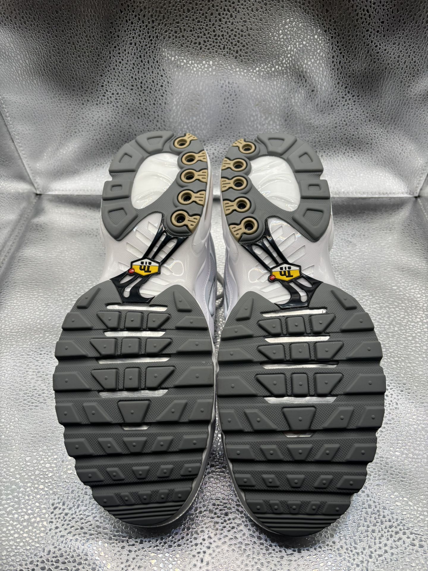 Nike Air Max Plus White - photo 3