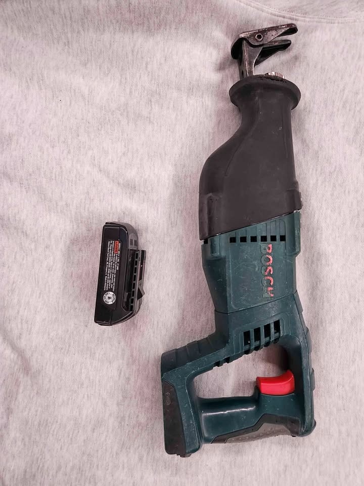 Bosch 18V Cordless Reciprocating Saw (Tool + Battery)