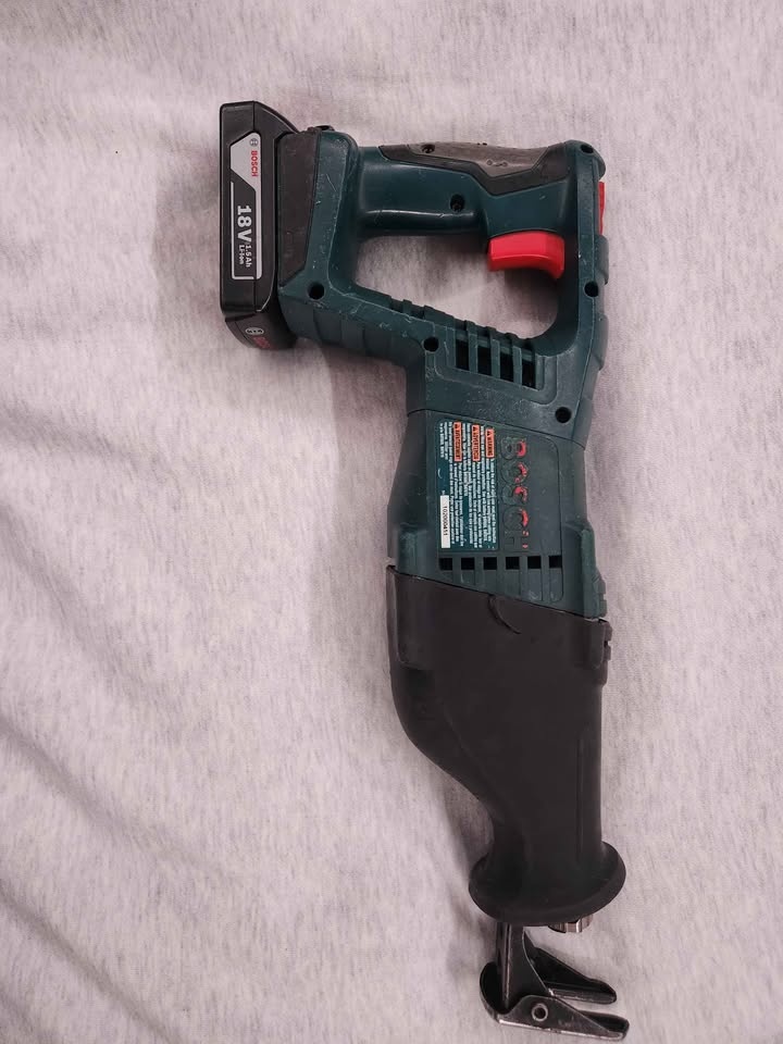 Bosch 18V Cordless Reciprocating Saw (Tool + Battery) - photo 2