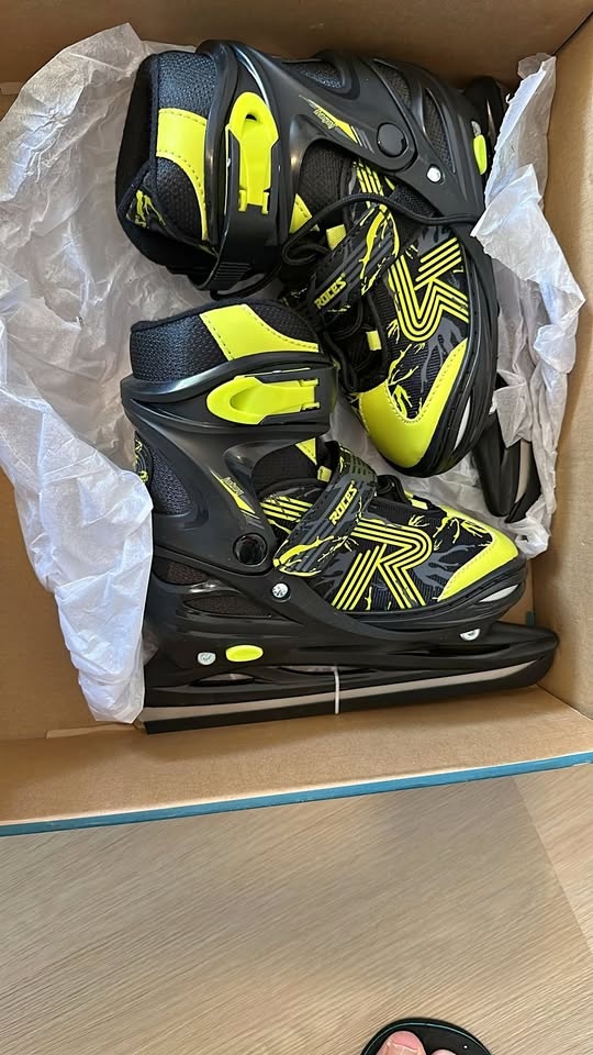 Adjustable Ice Skates - NEW