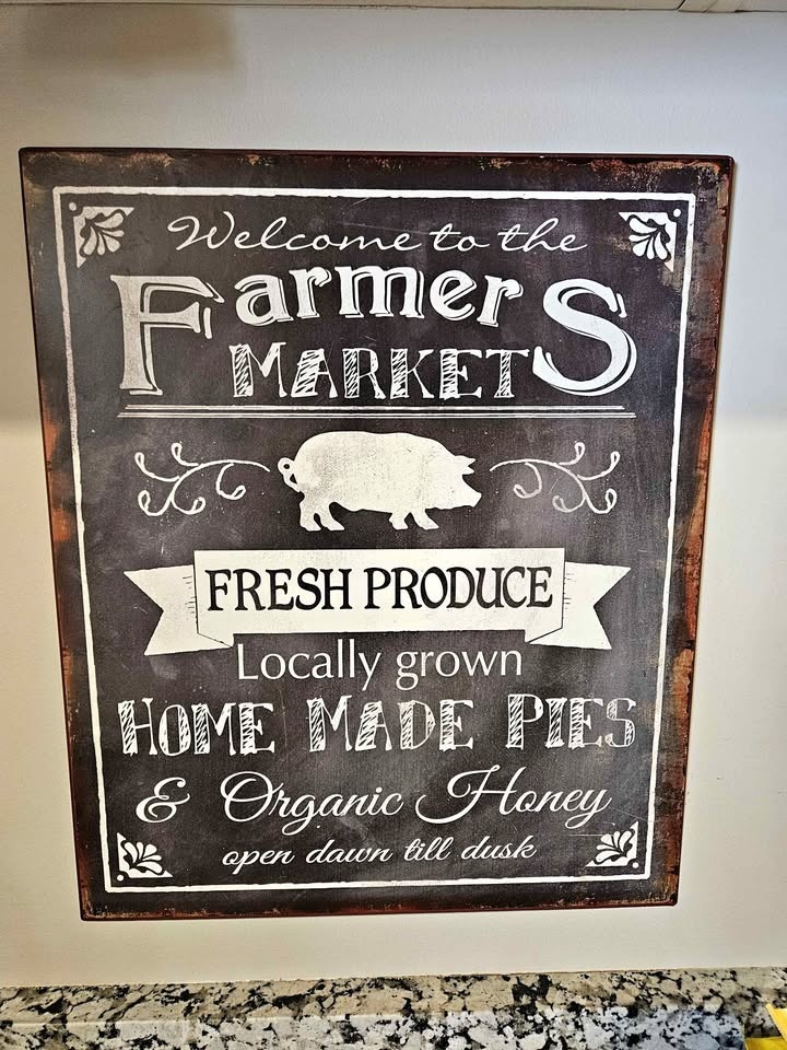 Metal "Farmers Market" Sign / Picture