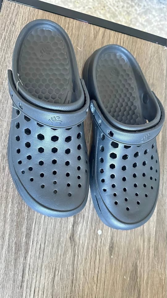 Brand New Joybess Clogs – Size Women 10 / Men’s 8